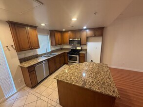 4609 Kester Ave in Los Angeles, CA - Foto de edificio - Building Photo