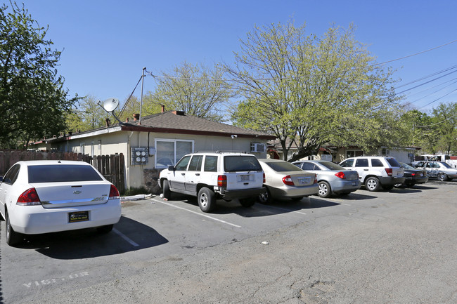 3107 Crandall Ave in Sacramento, CA - Foto de edificio - Building Photo