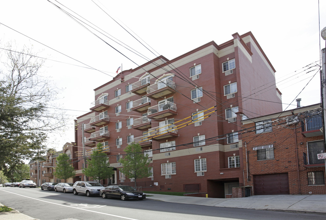 Coolidge Plaza in Jamaica, NY - Building Photo