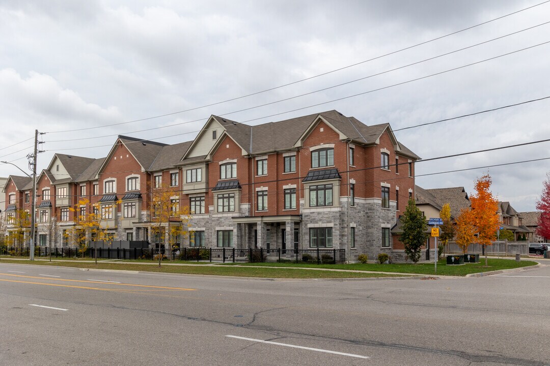 9 Wandering Way in Whitby, ON - Building Photo