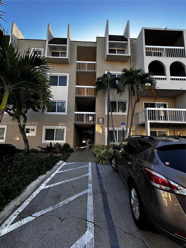 7705 Camino Real in Coral Gables, FL - Building Photo - Building Photo