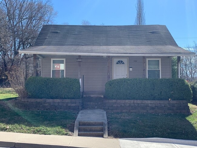 302 E 17th St in Bloomington, IN - Building Photo - Building Photo