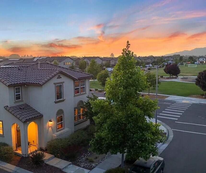 5401 Kaitlyn Pl in Rohnert Park, CA - Foto de edificio
