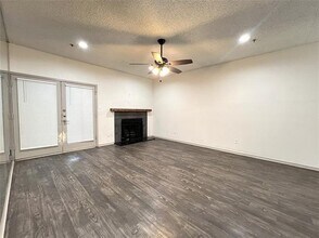 9747 Whitehurst Dr in Dallas, TX - Building Photo - Building Photo
