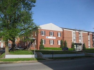 University Apartments in Carbondale, IL - Foto de edificio