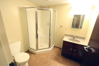 152 W Main St, Unit C3 in Bloomsburg, PA - Foto de edificio - Building Photo