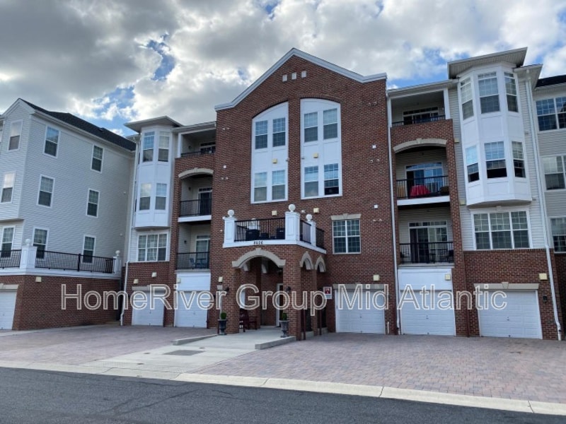 8606 Wintergreen Ct in Odenton, MD - Foto de edificio