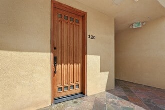 5303 Satsuma Ave, Unit 120 in North Hollywood, CA - Foto de edificio - Building Photo