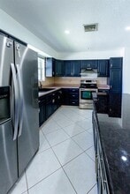 2011 N 43rd Ave in Hollywood, FL - Building Photo - Building Photo