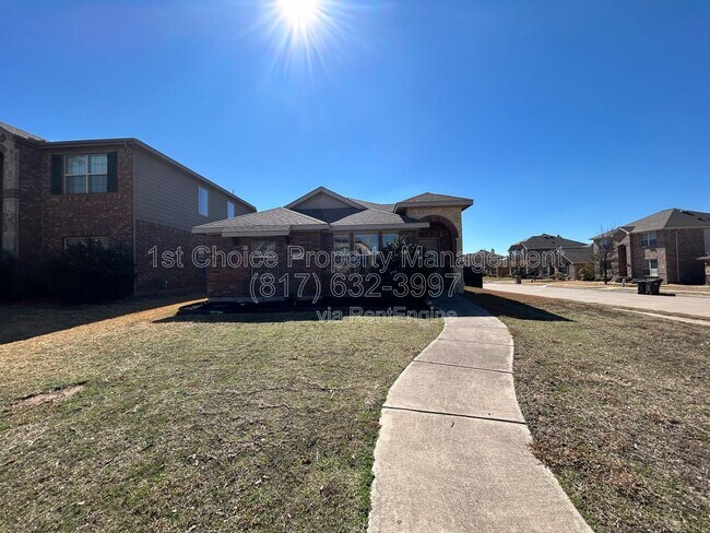 5865 Fir Tree Ln in Fort Worth, TX - Foto de edificio - Building Photo