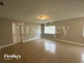 20111 NW 12th Ave in Miami, FL - Foto de edificio - Building Photo