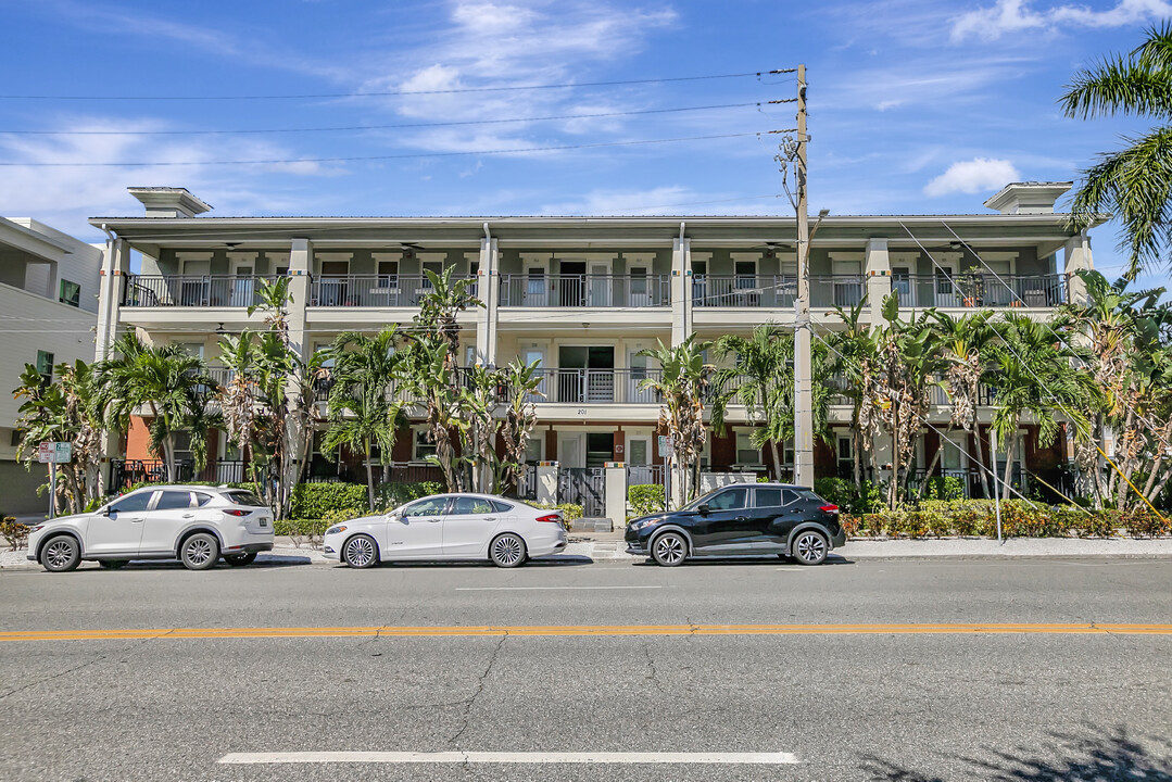 201 6th St S, Unit #106 in St. Petersburg, FL - Building Photo