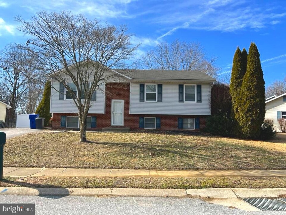 7122 Tulip Ct in Sykesville, MD - Building Photo