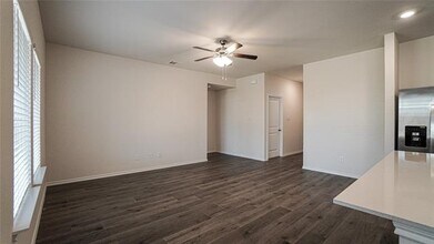 404 Honey Locust Dr in Nevada, TX - Building Photo - Building Photo