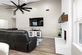 467 Reseda Dr in Webster, TX - Building Photo - Building Photo