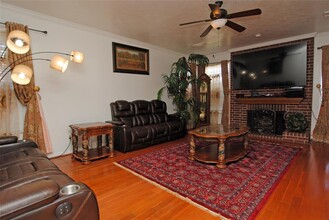 515 Spring Moss Dr in Missouri City, TX - Foto de edificio - Building Photo