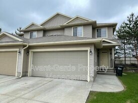 21 Summerwood Dr in Sherwood Park, AB - Building Photo