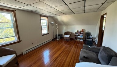 2 Thorndike St, Unit 4b in Arlington, MA - Building Photo - Building Photo