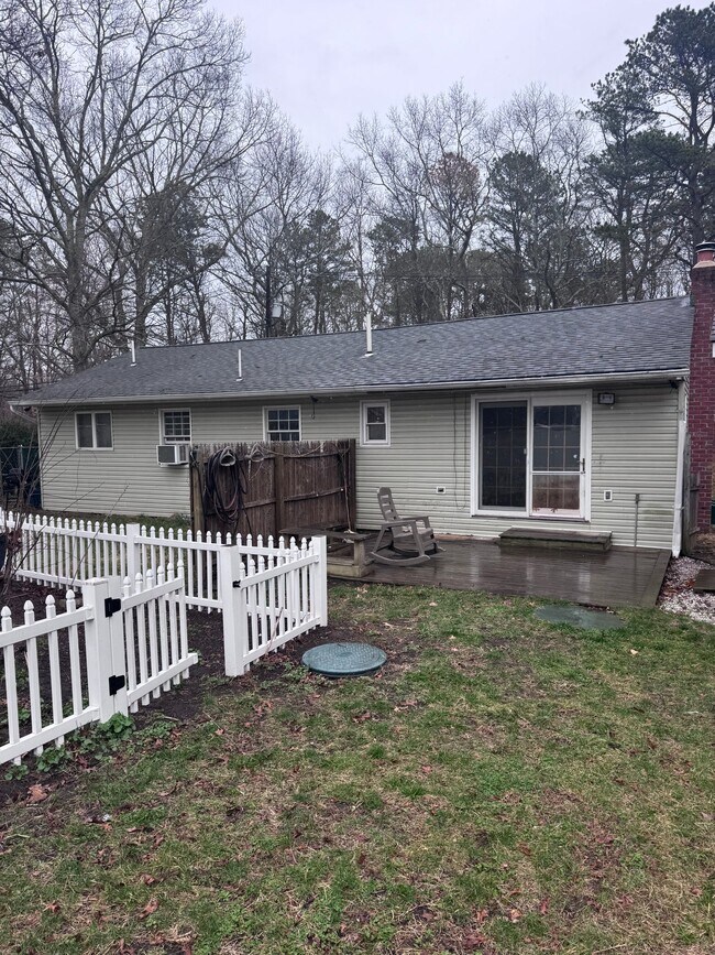 28 Silas Carter Rd in Manorville, NY - Foto de edificio - Building Photo