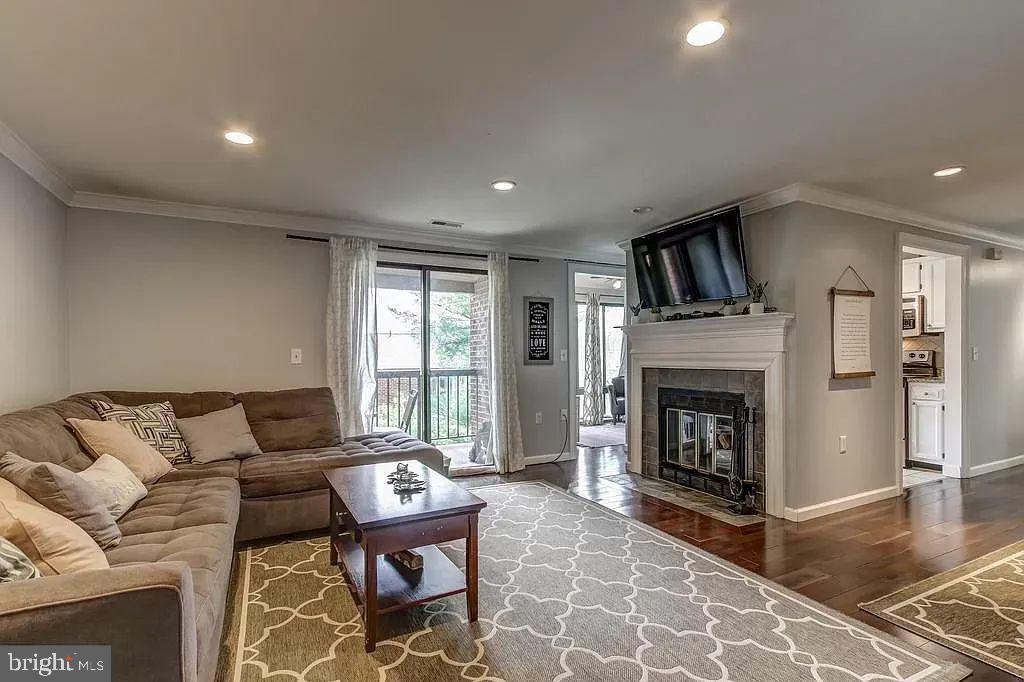 13124 Wonderland Way in Germantown, MD - Building Photo