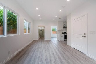 1350 Western Ave in Glendale, CA - Building Photo - Building Photo