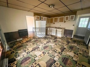 408 S Duff St in Mitchell, SD - Foto de edificio - Building Photo