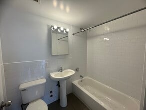 3104 31st Ave, Unit 4 in Astoria, NY - Building Photo - Building Photo