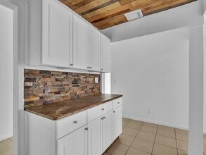 703 5th Pl SW in Vero Beach, FL - Foto de edificio - Building Photo