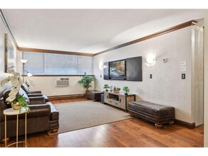 1770 Bryant Ave S, Unit 103 in Minneapolis, MN - Building Photo - Building Photo