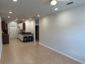 7414 SW 10th Ct in North Lauderdale, FL - Foto de edificio - Building Photo