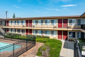 Summit Place Apartments in Ontario, CA - Building Photo - Building Photo