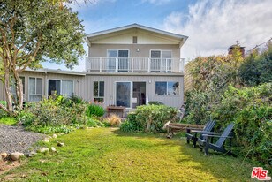 555 Agate St in Laguna Beach, CA - Building Photo