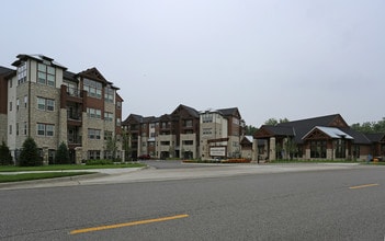 Highlands Lodge in Overland Park, KS - Building Photo - Building Photo