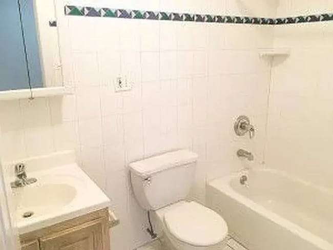 141-35 Pershing Crescent in Queens, NY - Building Photo - Building Photo