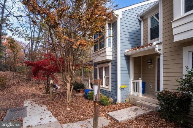 1602 Oak Spring Way in Reston, VA - Building Photo - Building Photo