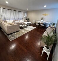 32 Oil Mill Rd in Danbury, CT - Building Photo