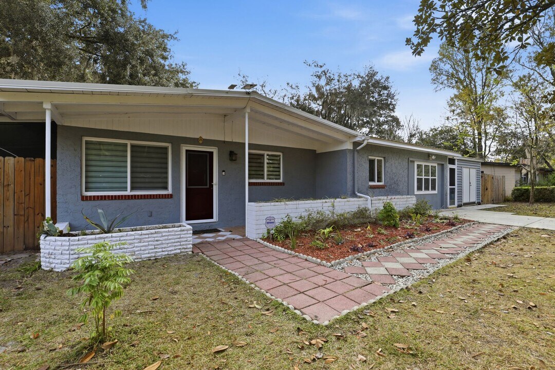 2221 NE 12th St in Gainesville, FL - Building Photo