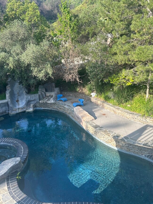 1400 Calle del Jonella in Pacific Palisades, CA - Foto de edificio - Building Photo