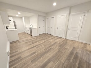 8010 Cedric Mah Rd in Edmonton, AB - Building Photo - Building Photo