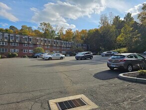 34 A Padanaram Rd in Danbury, CT - Building Photo - Building Photo