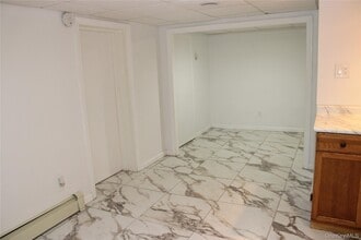 16 Shelley Pl in Huntington Station, NY - Building Photo - Building Photo