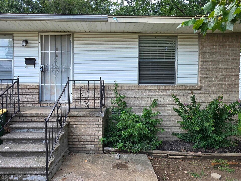 2112 Virginia Dr in North Little Rock, AR - Building Photo