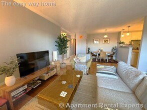 47 Mystic St, Unit #5A in Arlington, MA - Foto de edificio - Building Photo