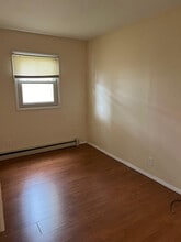 2 Sherwood Dr in Latham, NY - Building Photo - Building Photo