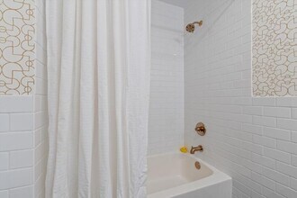 2235 N Clifton Ave in Chicago, IL - Building Photo - Building Photo