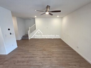 8222 Joecy Wy in Elk Grove, CA - Building Photo - Building Photo