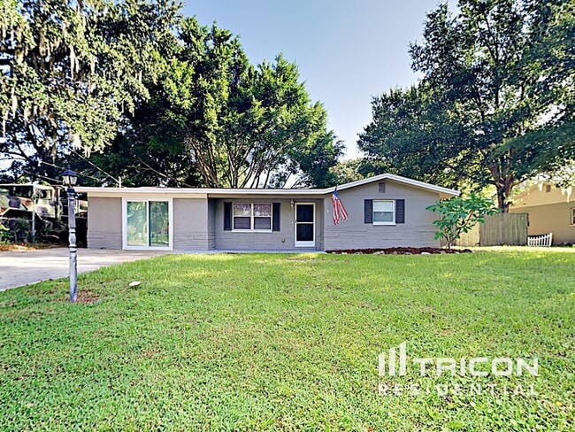 43 Lake Shore Dr in Palm Harbor, FL - Building Photo - Building Photo