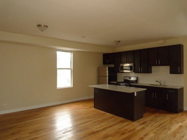 1608 N Bosworth Ave, Unit 1F in Chicago, IL - Building Photo - Building Photo
