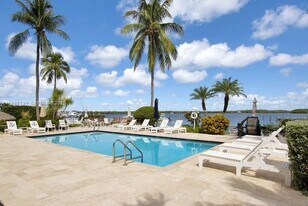 200 Harborview Dr in Tavernier, FL - Building Photo