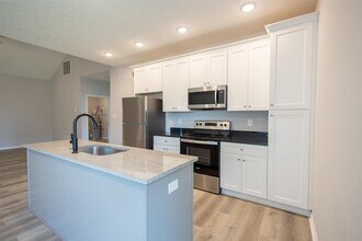 2321 Trenton Ln in Bowling Green, KY - Building Photo - Building Photo